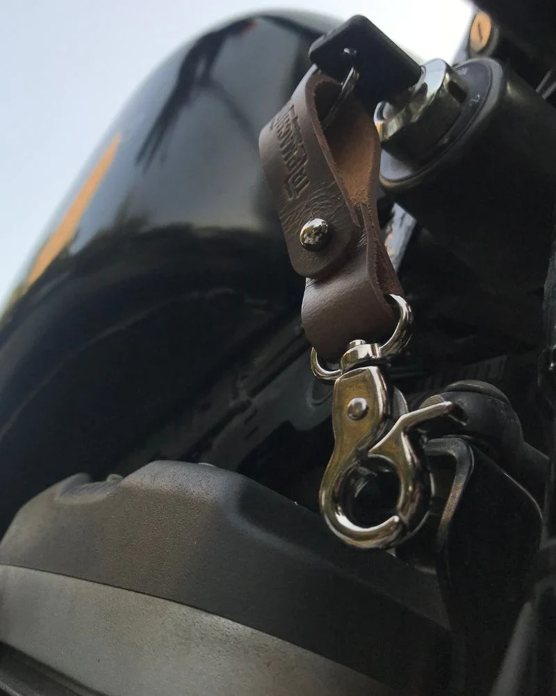key fob with metallic black - Image 15