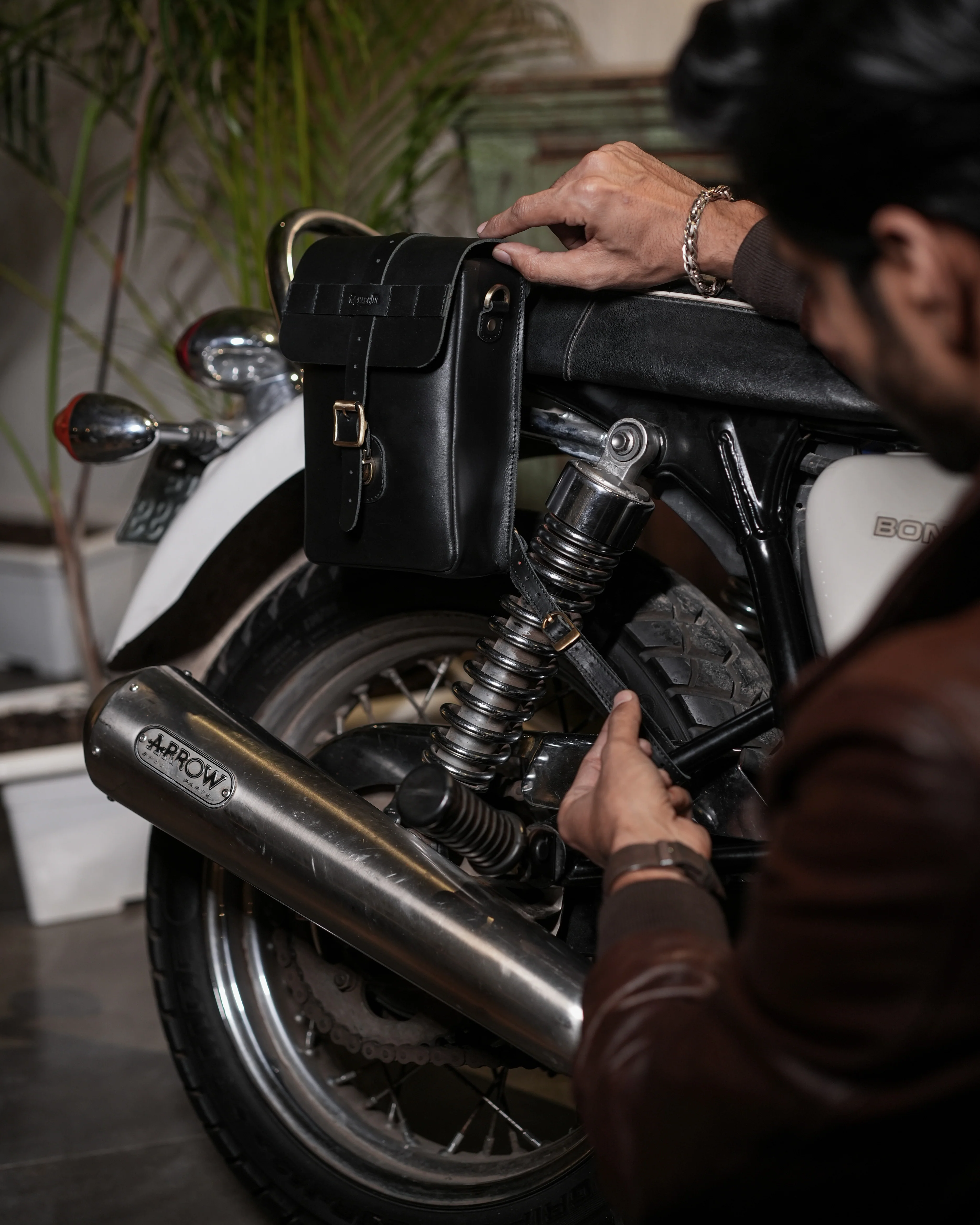 moto sling bag - Image 9