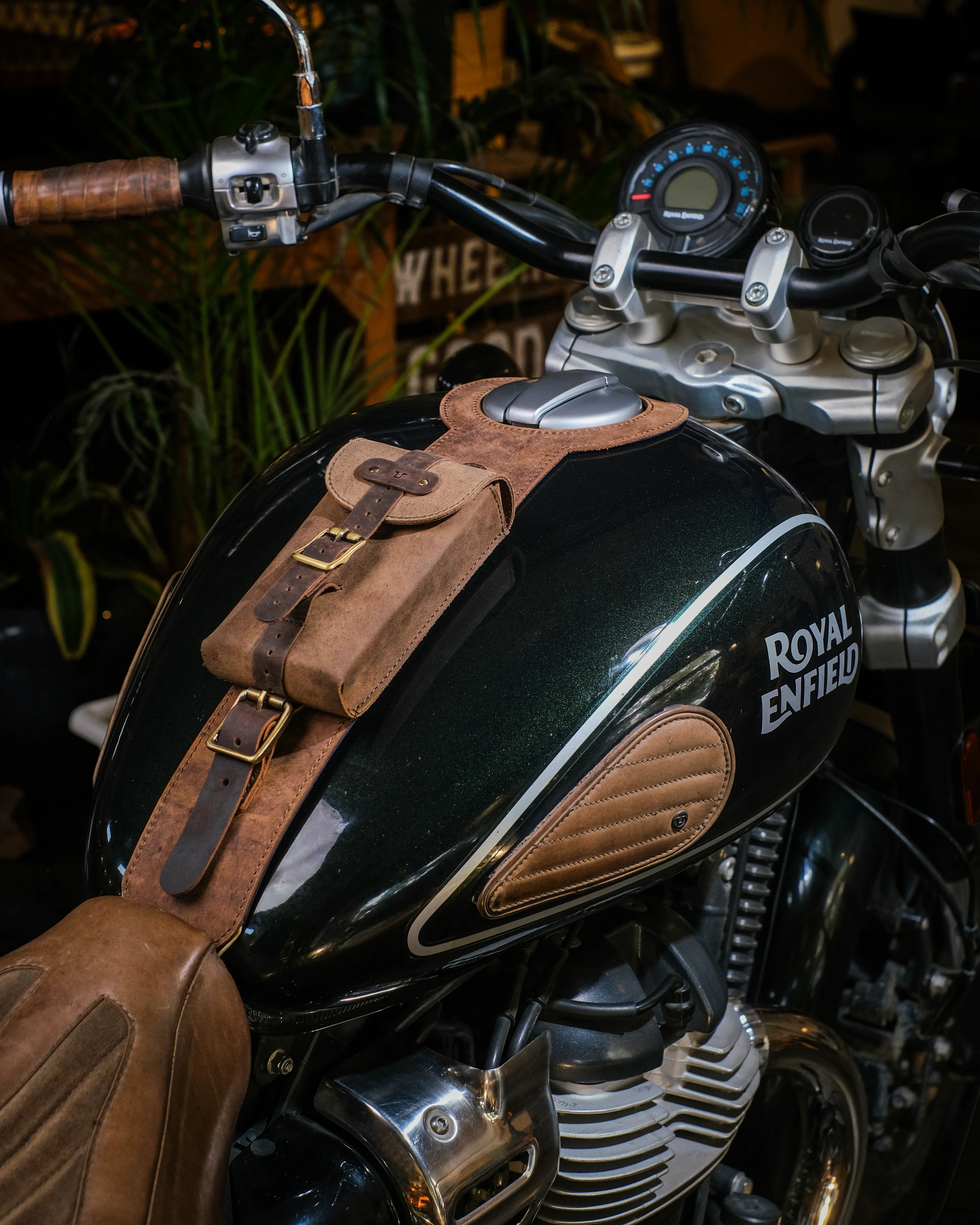super meteor/shotgun/classic 650: moto exclusive tank strap - Image 4