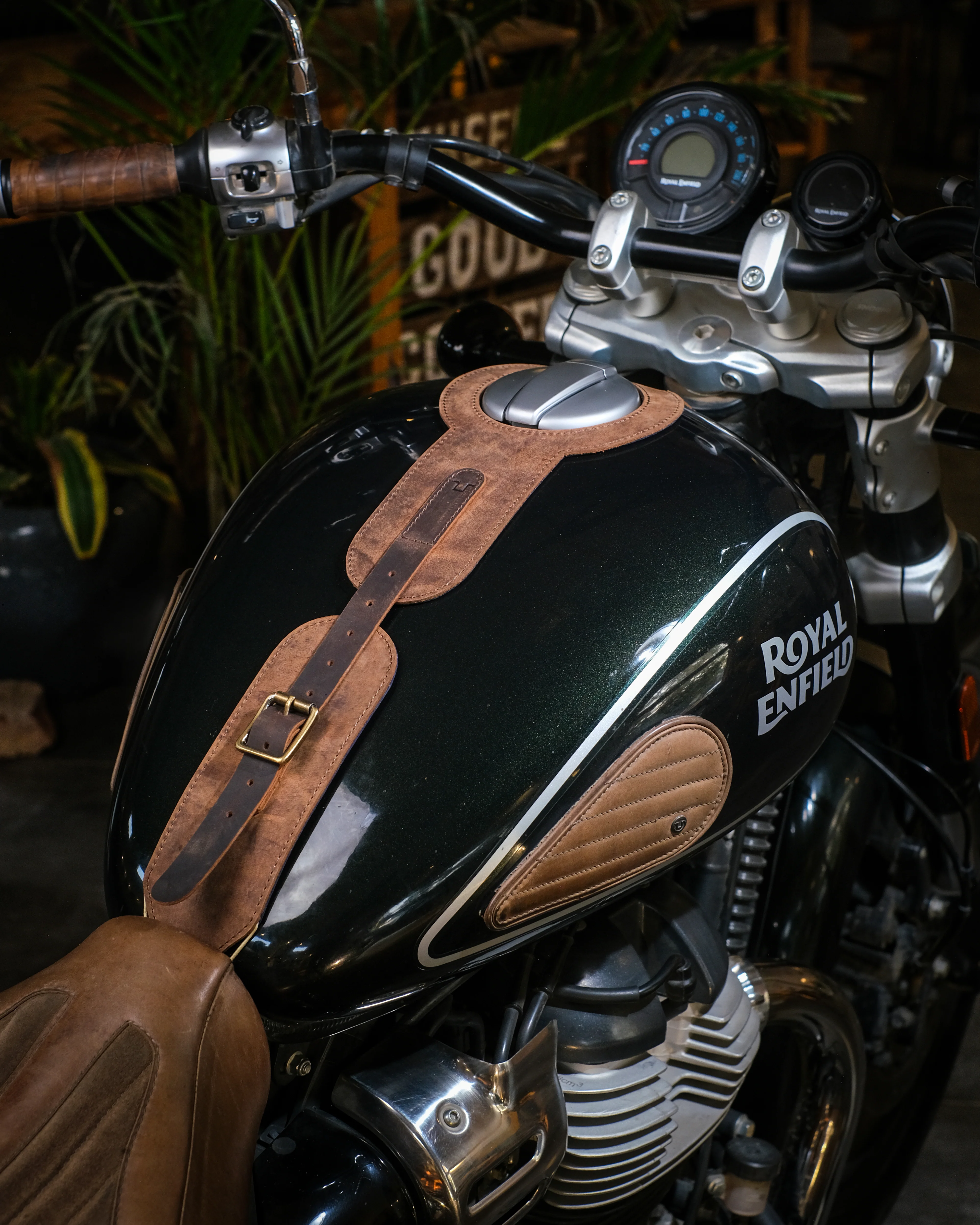 super meteor/shotgun/classic 650: moto exclusive tank strap - Image 5
