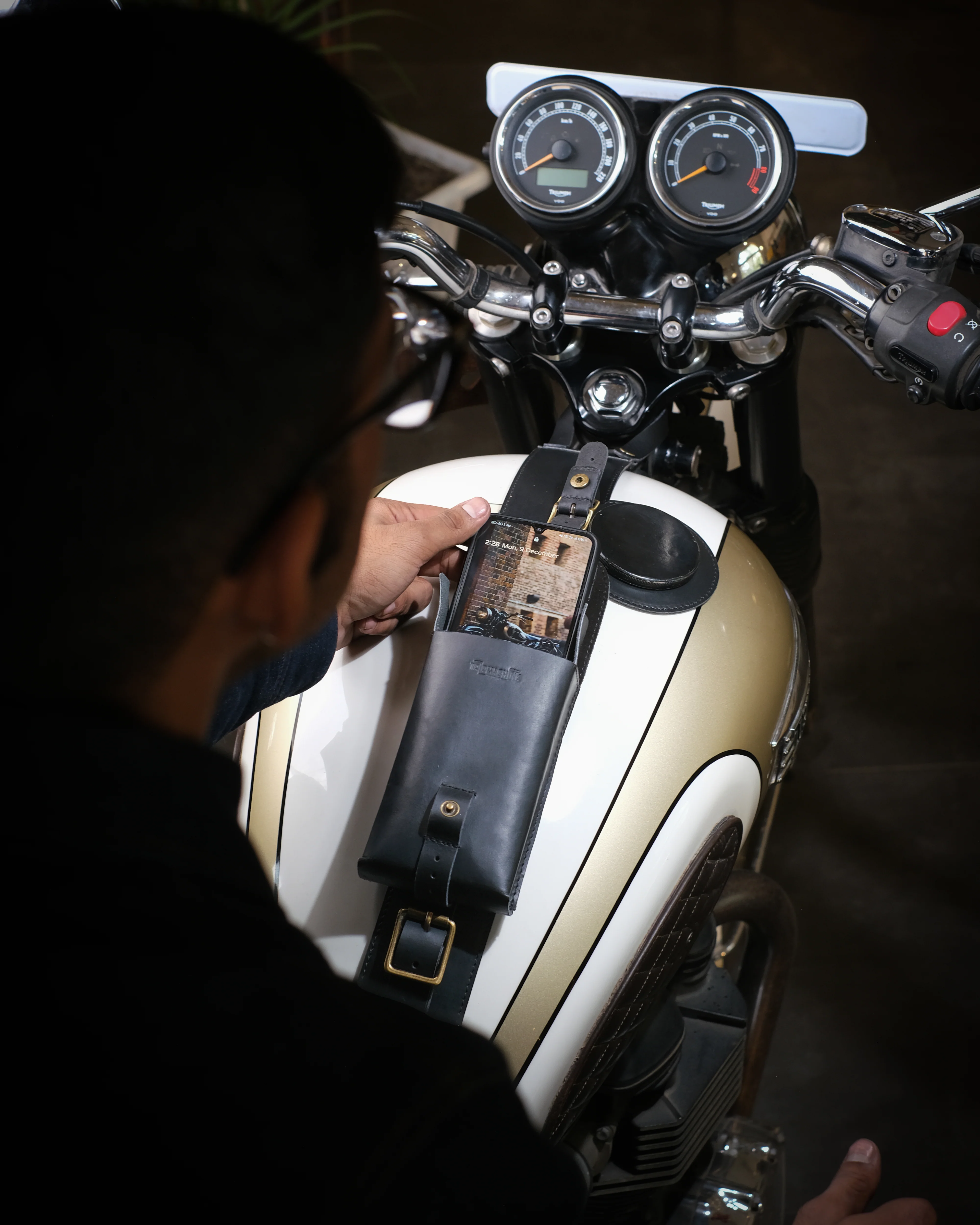 triumph: moto exclusive tank strap - Image 12