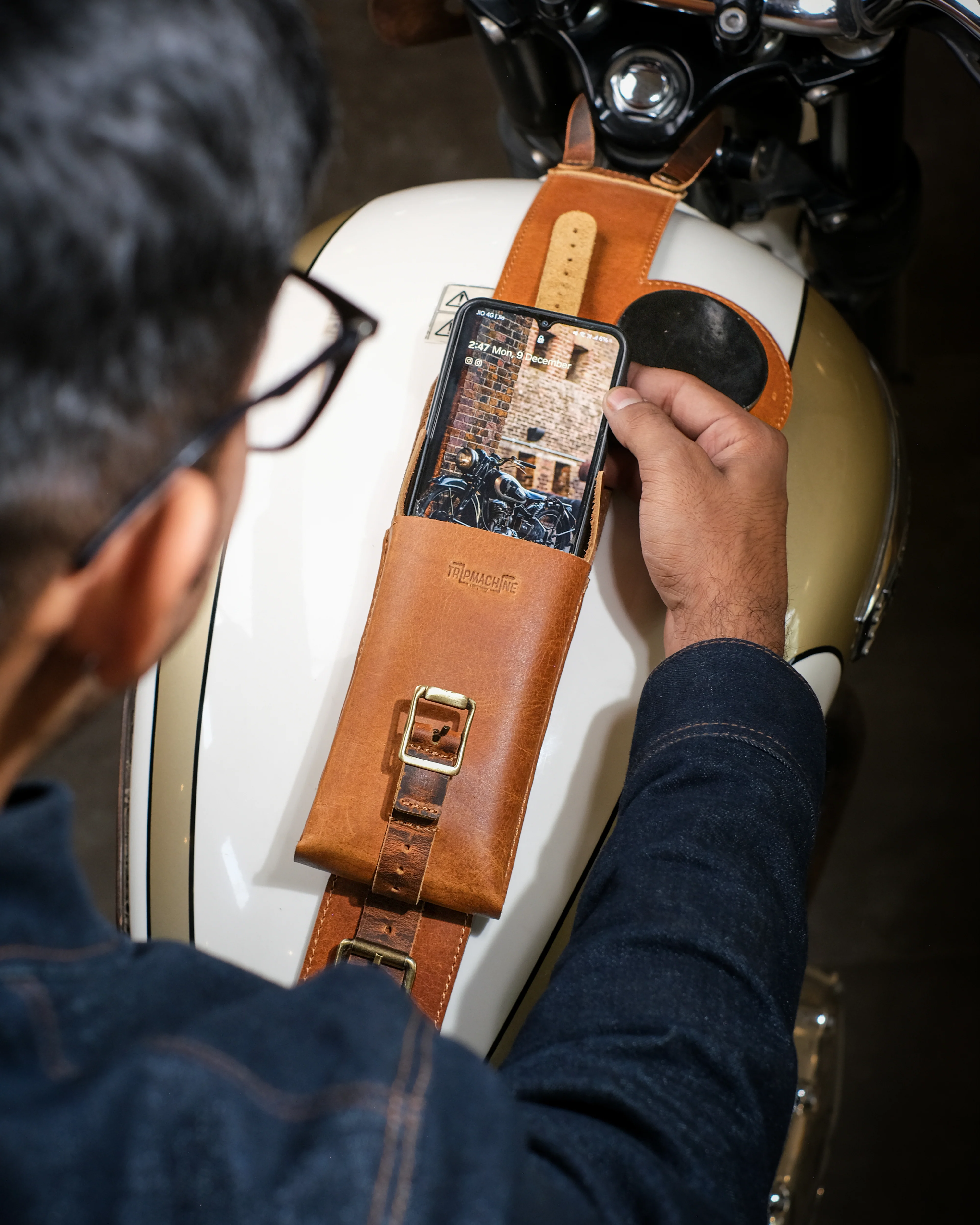 triumph: moto exclusive tank strap - Image 22