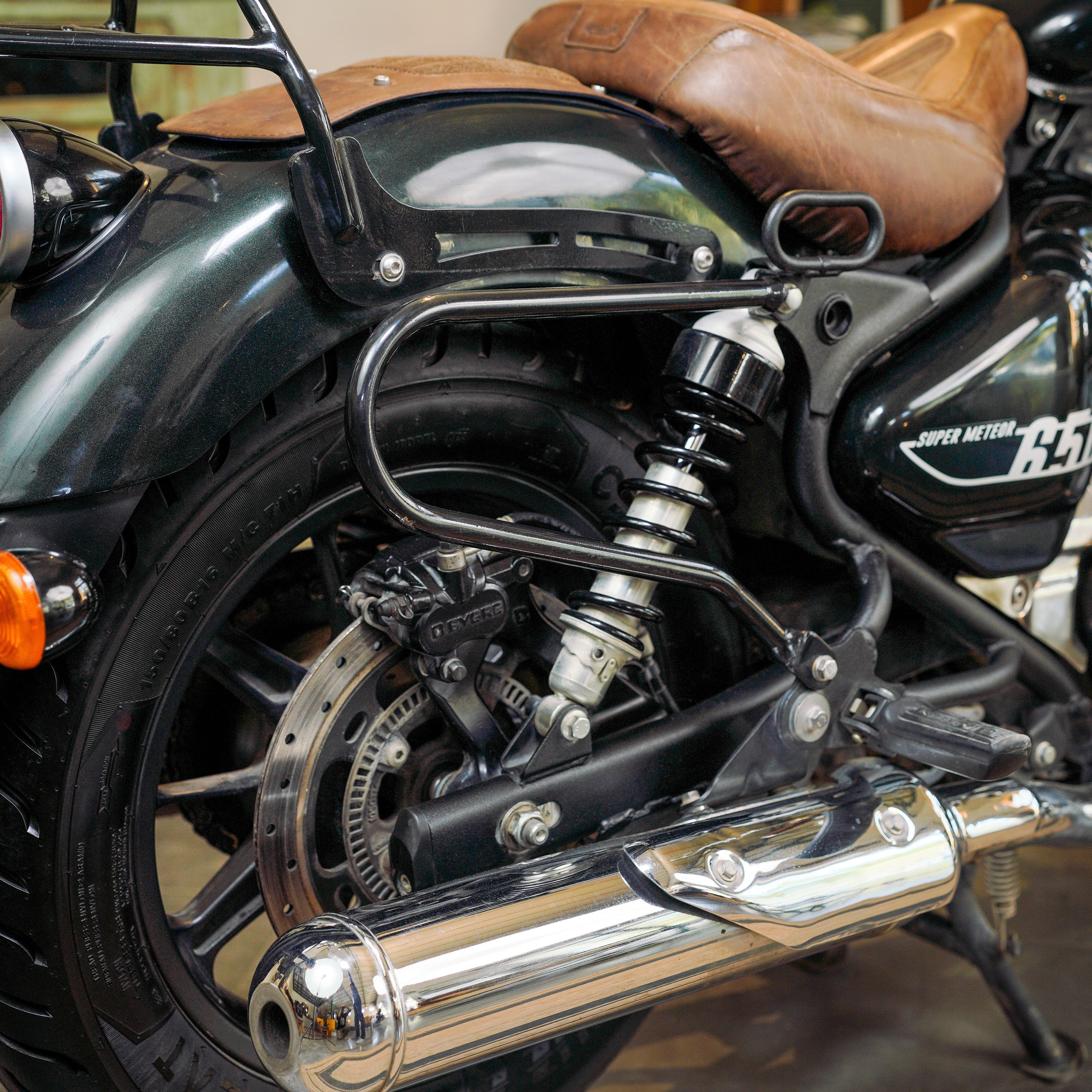 ventura saddlebag for super meteor 650 - Image 12
